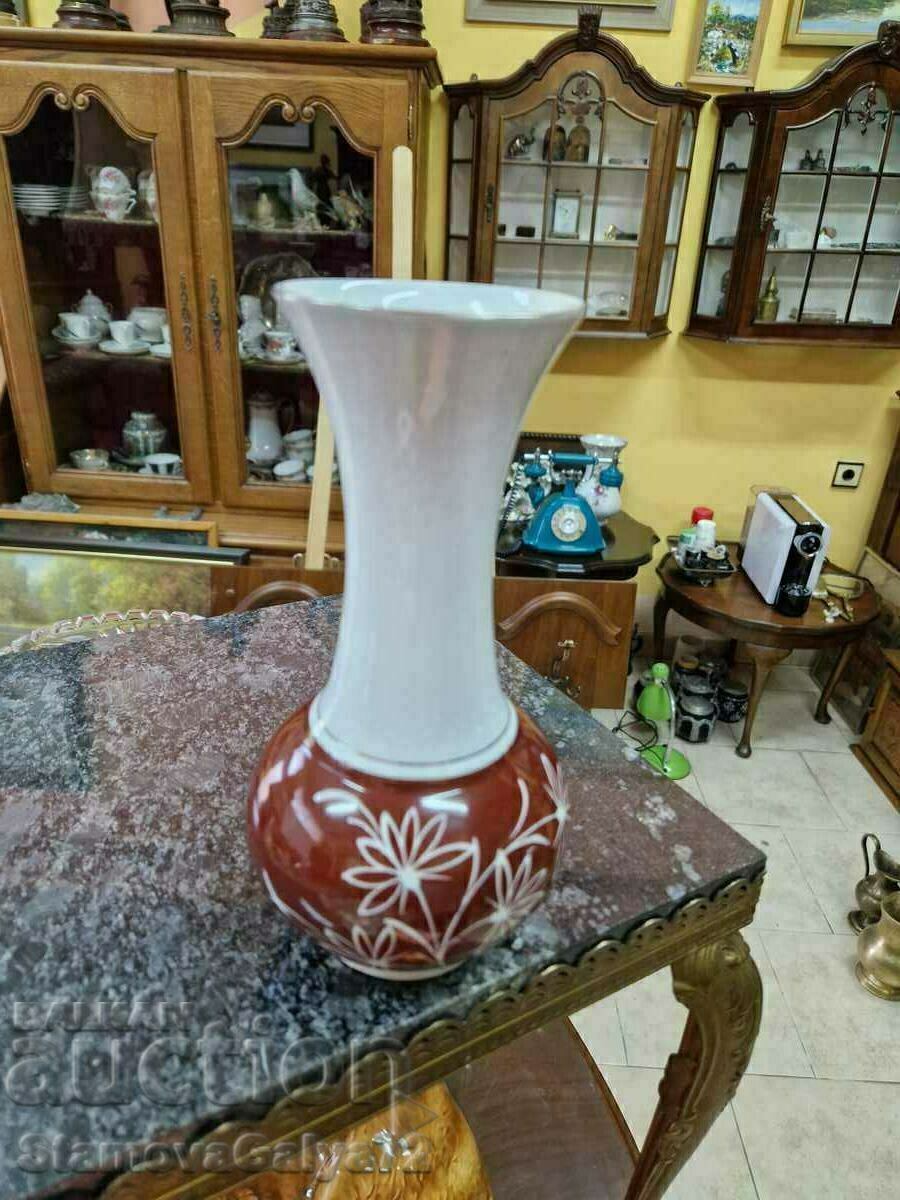 Delivery of Beautiful antique German porcelain vase Delivery of Beautiful antique German porcelain vase