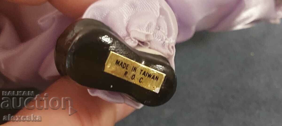 Delivery of An old porcelain doll