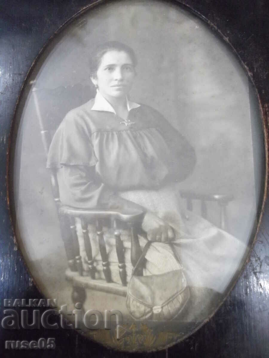 Old photo of a woman in a wooden frame with price 30.00 BGN | € 15.34 Old photo of a woman in a wooden frame with price 30.00 BGN | € 15.34