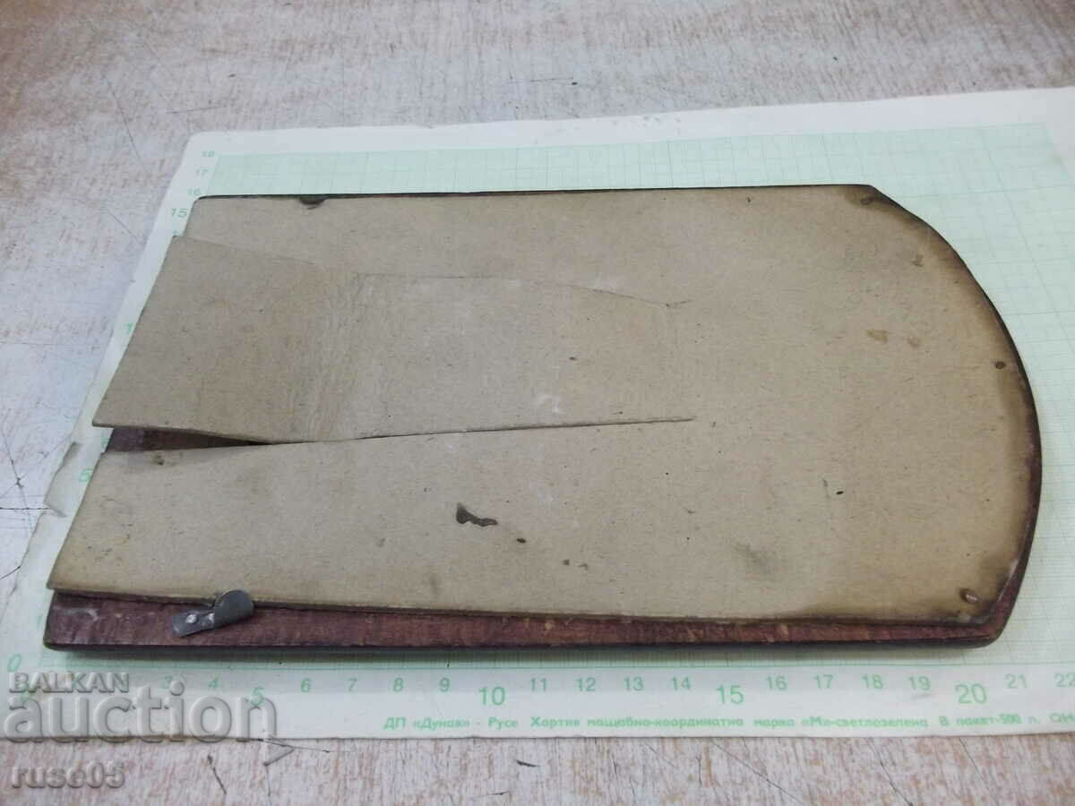 Old photo of a woman in a wooden frame - 6 Old photo of a woman in a wooden frame - 6