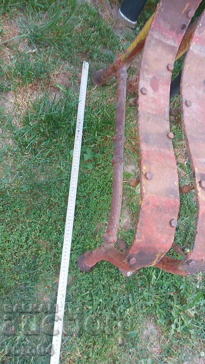 Auction BENCH - CAST IRON - KINGDOM OF BULGARIA - 35 kg. Auction BENCH - CAST IRON - KINGDOM OF BULGARIA - 35 kg.