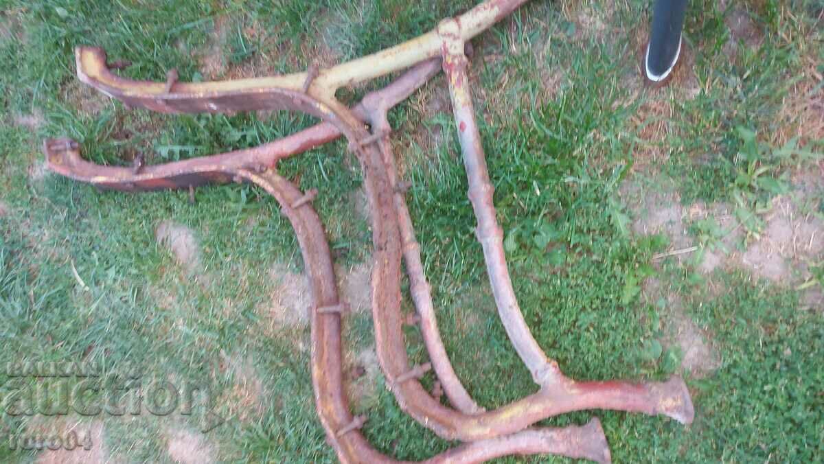 BENCH - CAST IRON - KINGDOM OF BULGARIA - 35 kg. - 5 BENCH - CAST IRON - KINGDOM OF BULGARIA - 35 kg. - 5