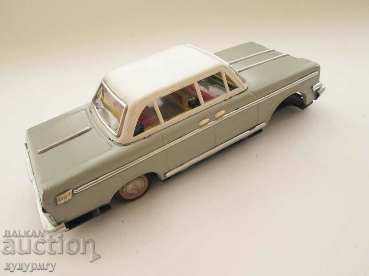 Old Chinese tin car toy car with battery - 7 Old Chinese tin car toy car with battery - 7