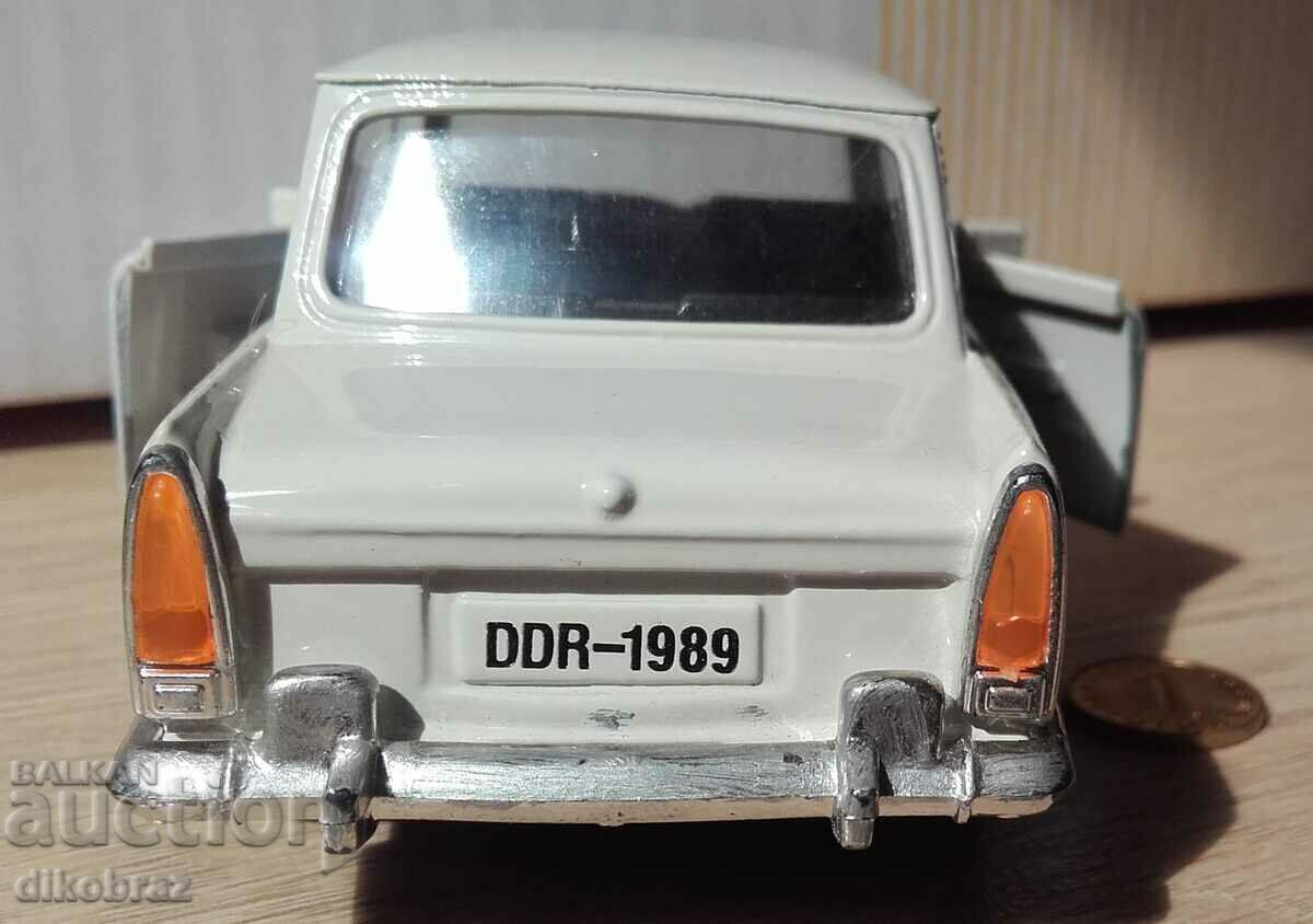 Auction TRabant / Trabant 601- Trolley for collection Auction TRabant / Trabant 601- Trolley for collection