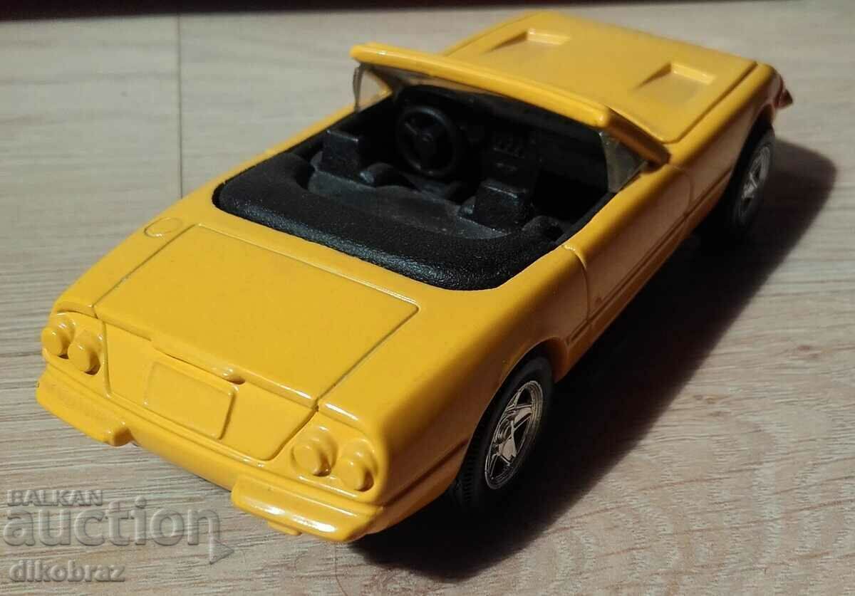 Auction Ferrari / Ferrari 1969 365 GTS 4 M 1;38 Shell Collection from 1998 Auction Ferrari / Ferrari 1969 365 GTS 4 M 1;38 Shell Collection from 1998