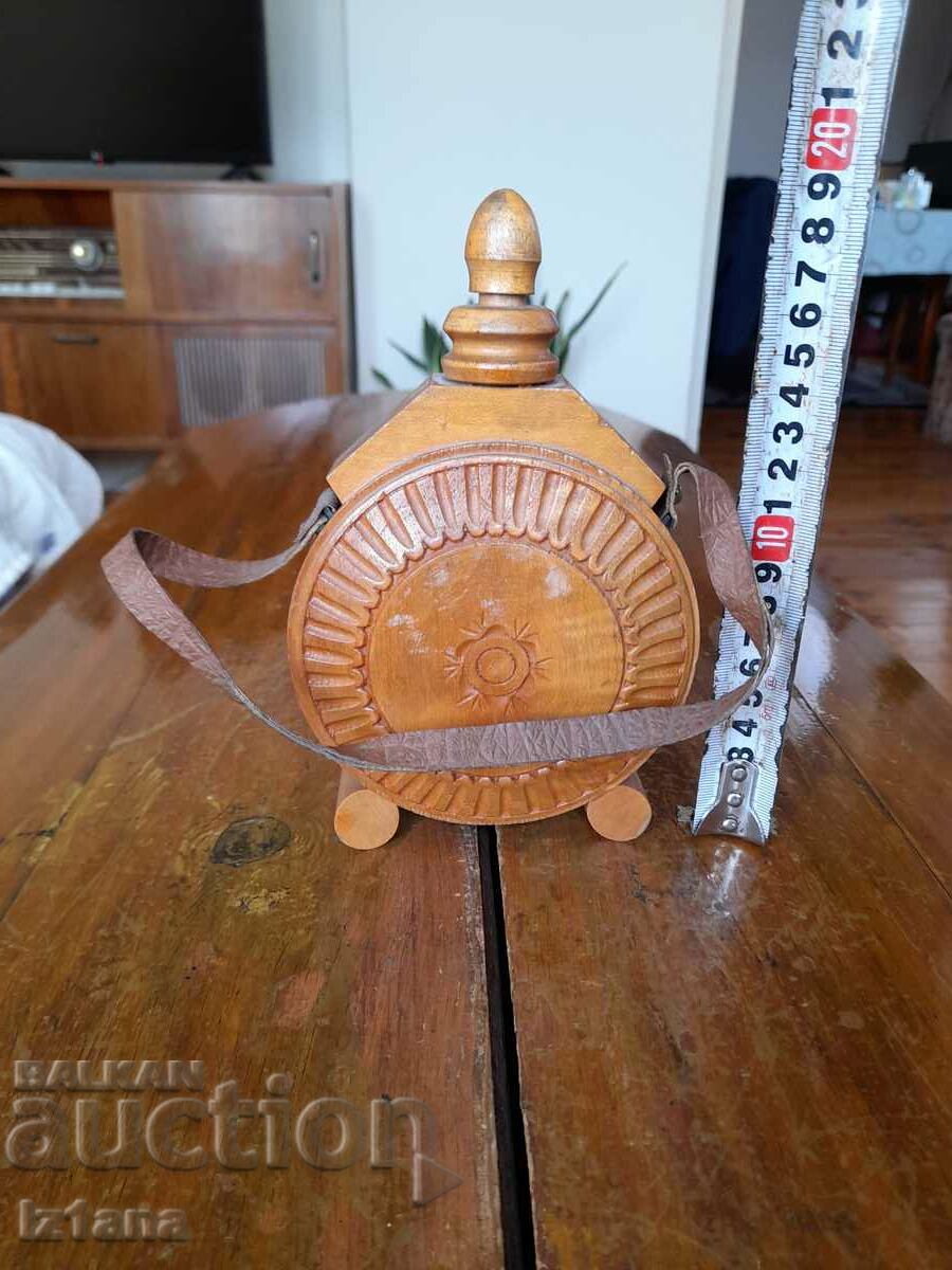 Auction  Old vase, pour