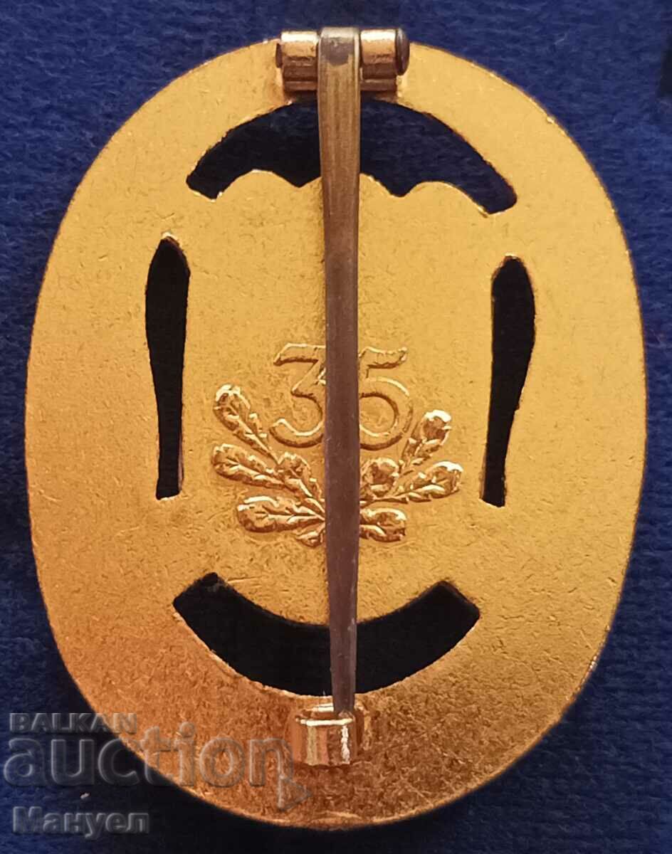 Auction Fireman's Award Badge 35 years of excellent service. Auction Fireman's Award Badge 35 years of excellent service.