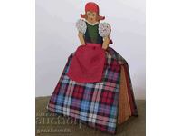 ΚΟΥΚΛΑ με παραδοσιακή φορεσιά - Ενδιαφέρον παλιό άλμπουμ φωτογραφιών