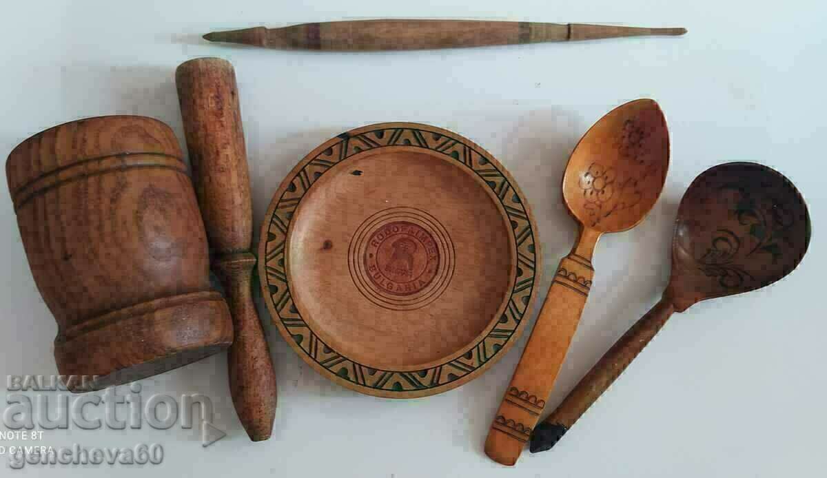 ΠΟΛΛΑ διάφορα παλιά ξύλινα πιάτα/δώρο με τιμή € 12.00 | 23.47 BGN ΠΟΛΛΑ διάφορα παλιά ξύλινα πιάτα/δώρο με τιμή € 12.00 | 23.47 BGN