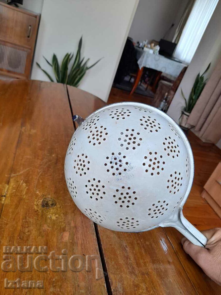 Delivery of Old enamel colander, colander