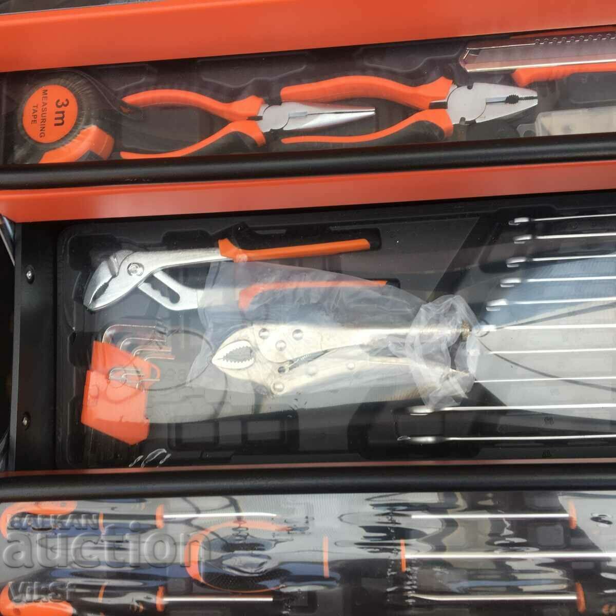 Delivery of Folding metal tool case 85 pieces / Delivery of Folding metal tool case 85 pieces /