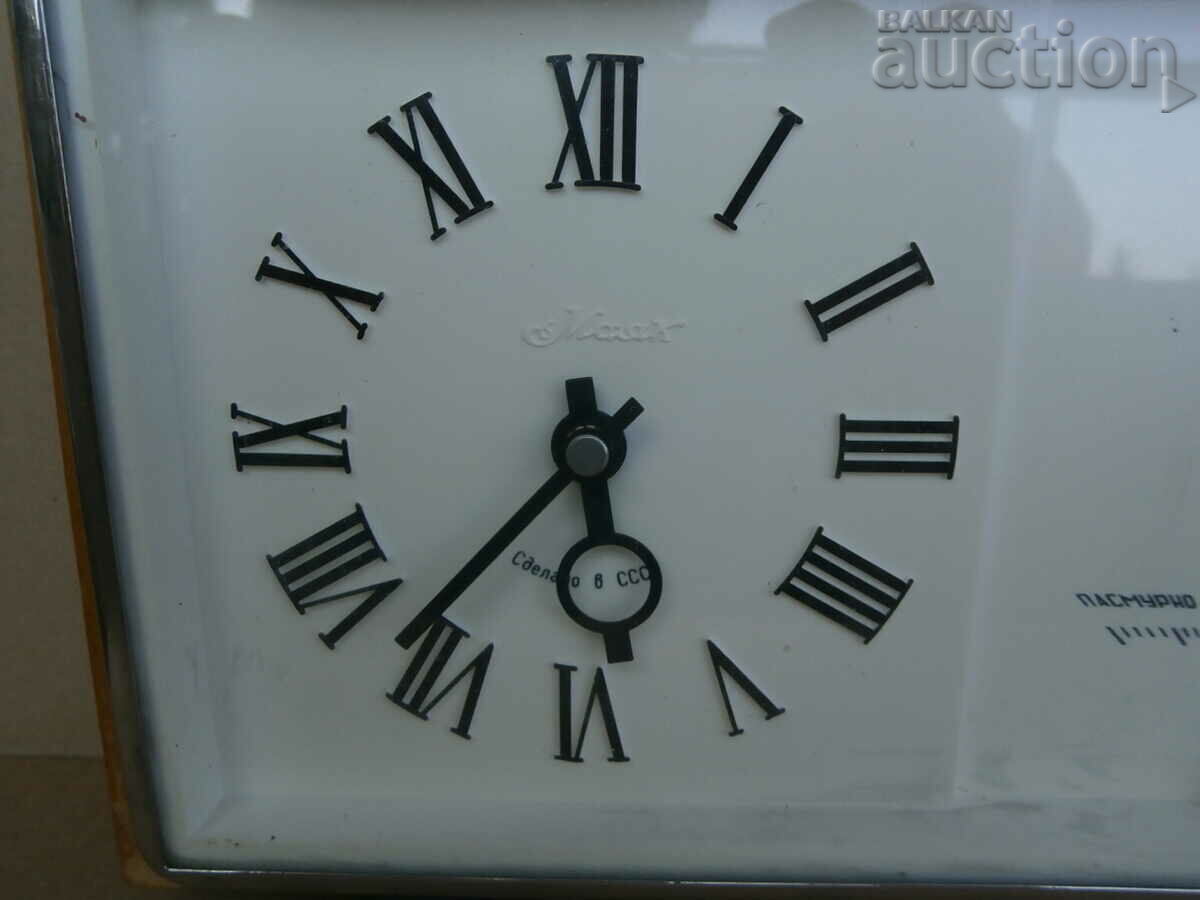 Доставка на МаяК 70те Сделано в СССР седмичен с термометър и барометър Доставка на МаяК 70те Сделано в СССР седмичен с термометър и барометър