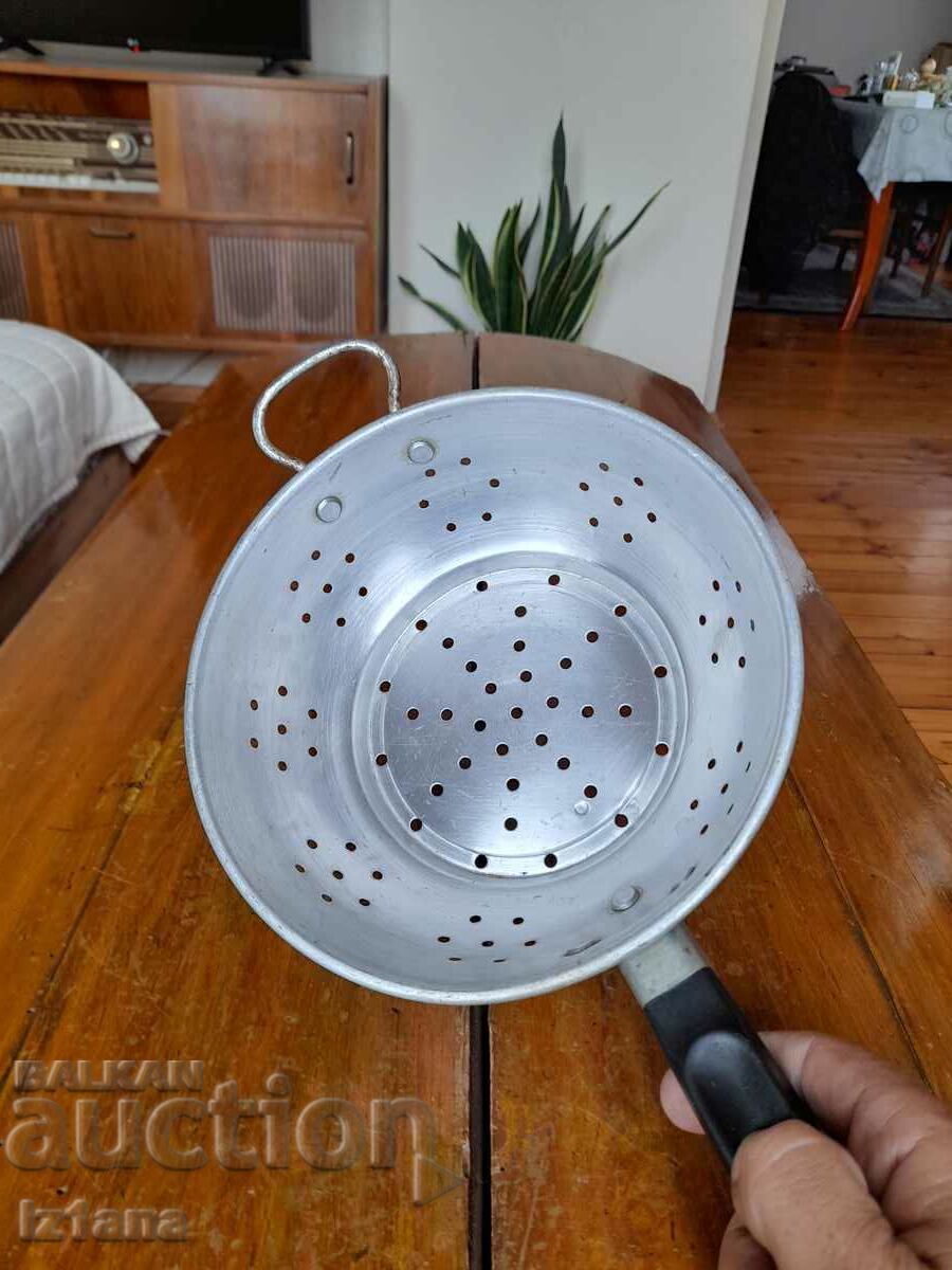 Old aluminum strainer, colander with price 25.00 BGN | € 12.78 Old aluminum strainer, colander with price 25.00 BGN | € 12.78