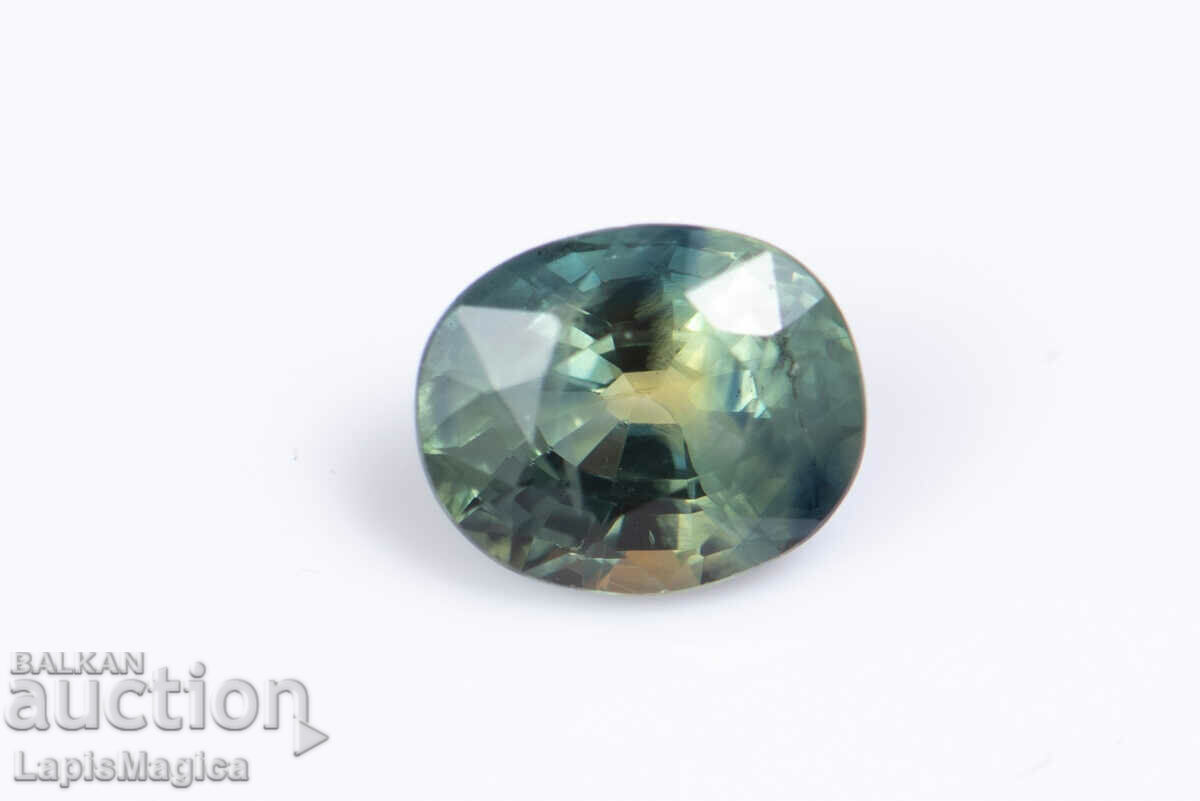 Safir verde 0,93 ct tăiat oval australian încălzit