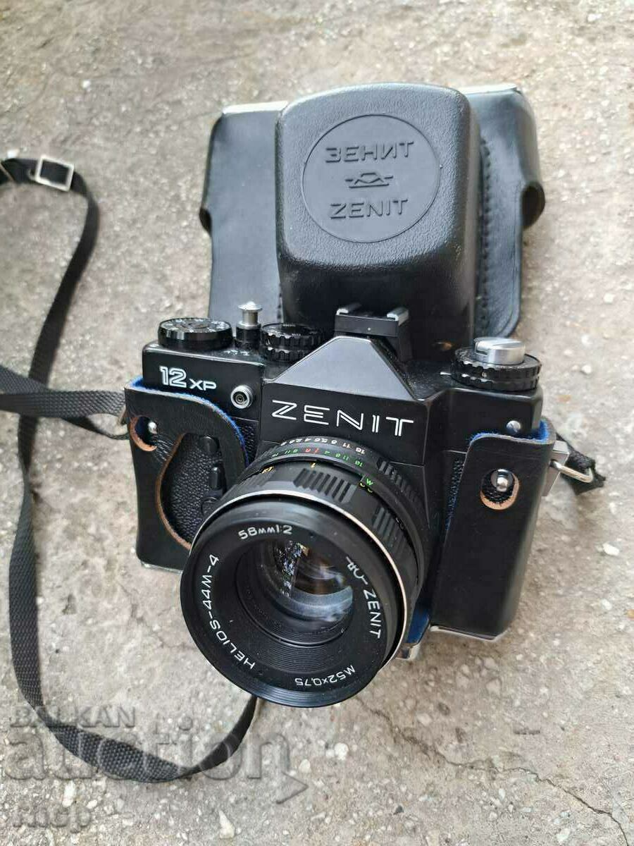 Зенит 12XP с обектив Helios 44 M-4 фотоапарат Zenit
