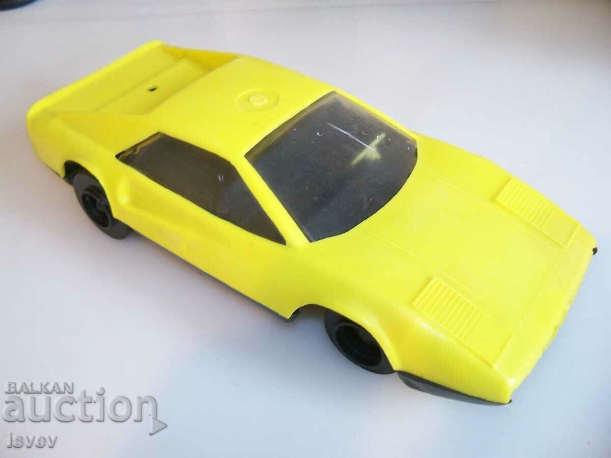 Жълта кола с инерционен двигател, соц играчка