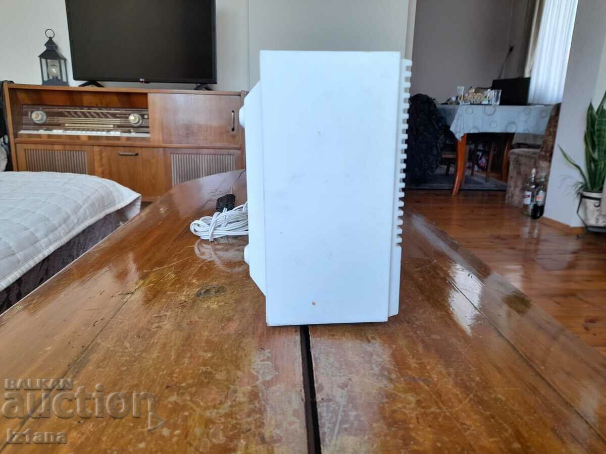 An old radio with price 20.00 BGN | € 10.23