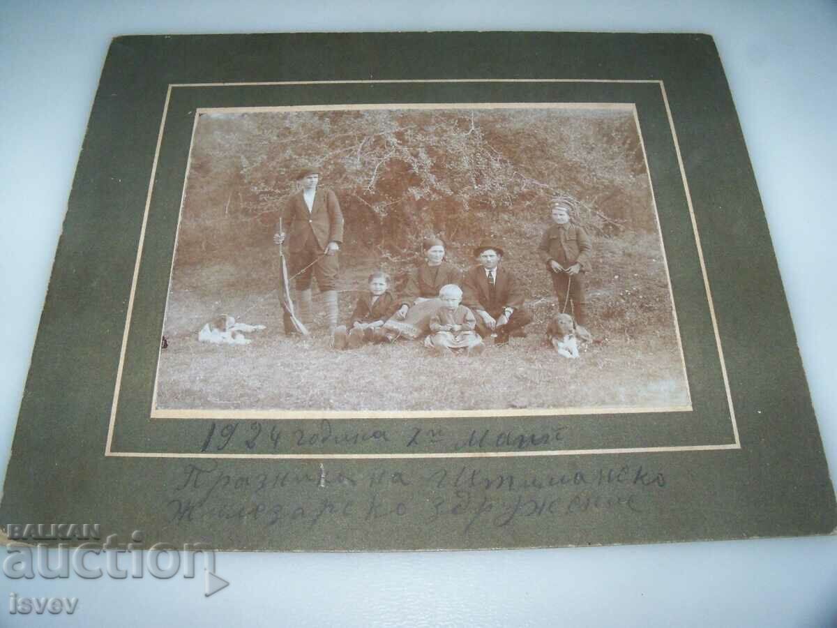Old photo on cardboard from 1924.