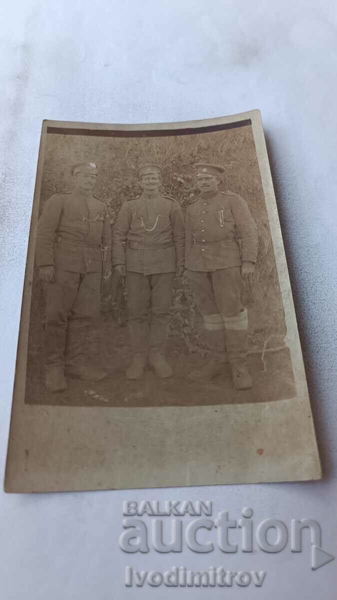 Снимка Трима войници на фронта ПСВ