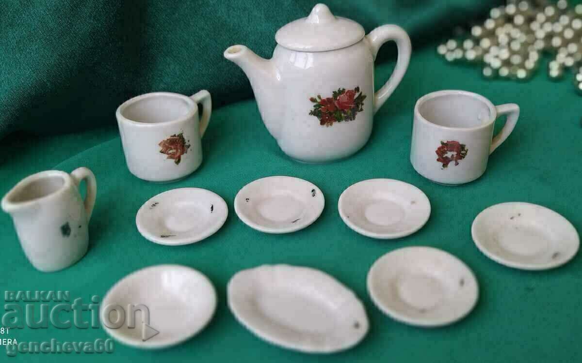 Auction Dollhouse miniatures-service plates, etc Auction Dollhouse miniatures-service plates, etc