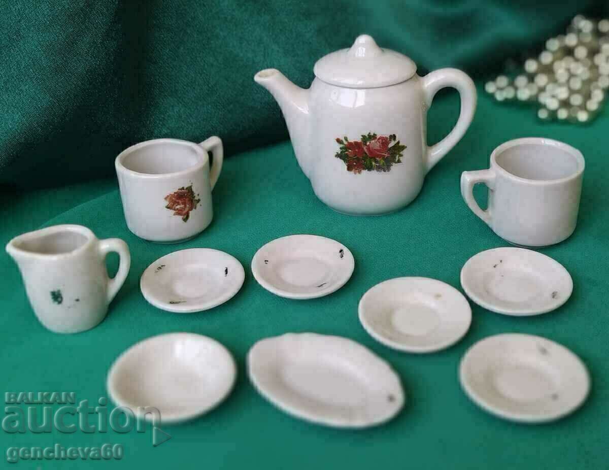 Delivery of Dollhouse miniatures-service plates, etc Delivery of Dollhouse miniatures-service plates, etc
