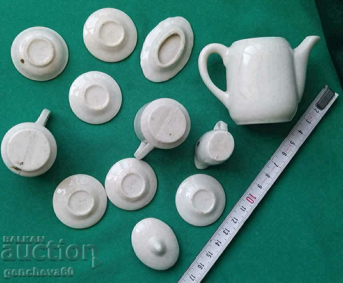 Dollhouse miniatures-service plates, etc - 5 Dollhouse miniatures-service plates, etc - 5