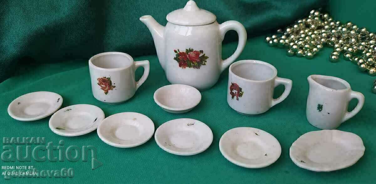 Dollhouse miniatures-service plates, etc Dollhouse miniatures-service plates, etc