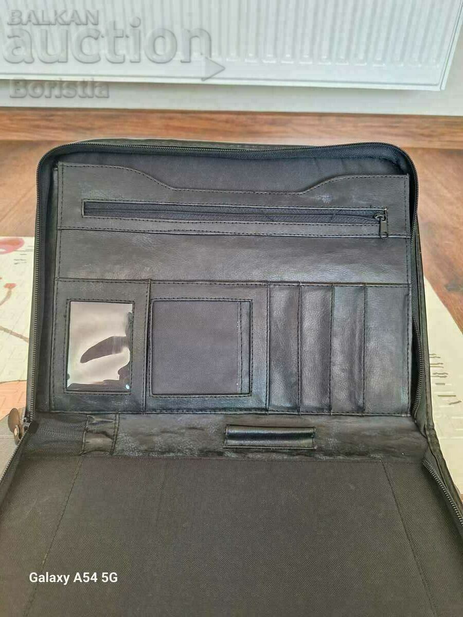 Geanta de piele cu preț 11.00 BGN | € 5.62