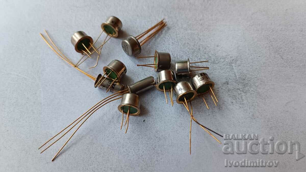 12 броя транзистори с позлатени крака