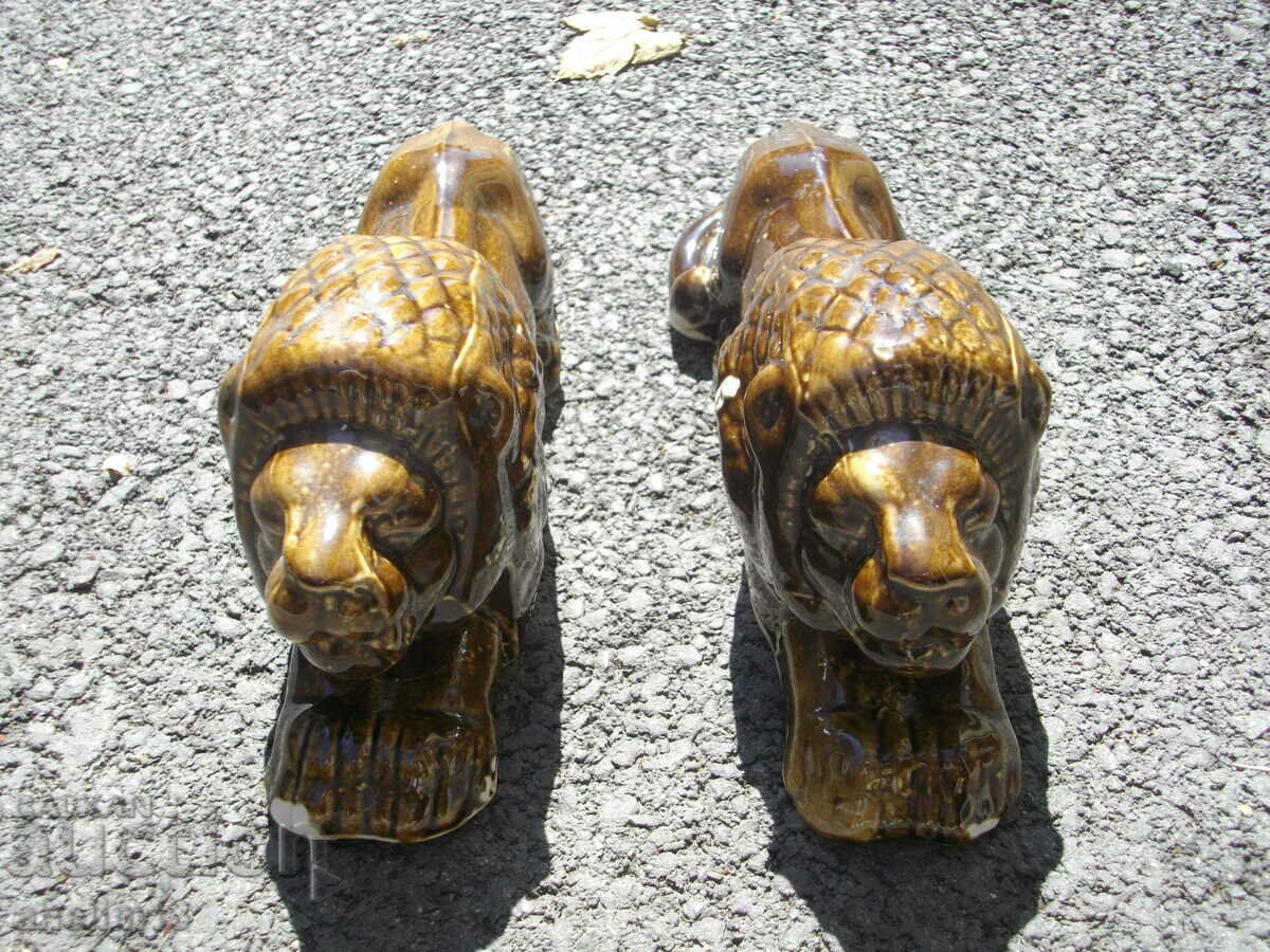 OLD BULGARIAN PORCELAIN TWO LIONS