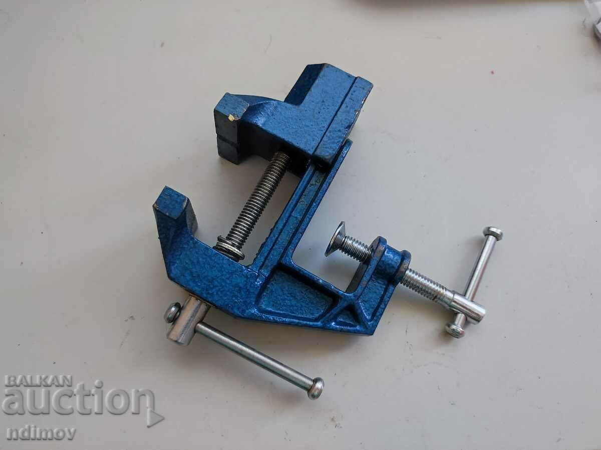 A quality small vise with price 40.00 BGN | € 20.45
