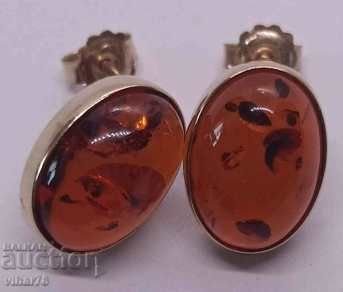 Beautiful 9k/375 gold earrings with amber