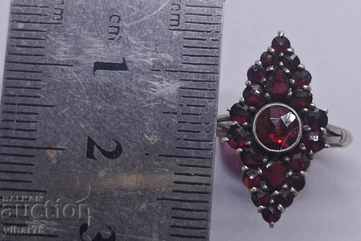 Auction OLD WOMEN'S SILVER GARNET RING Auction OLD WOMEN'S SILVER GARNET RING