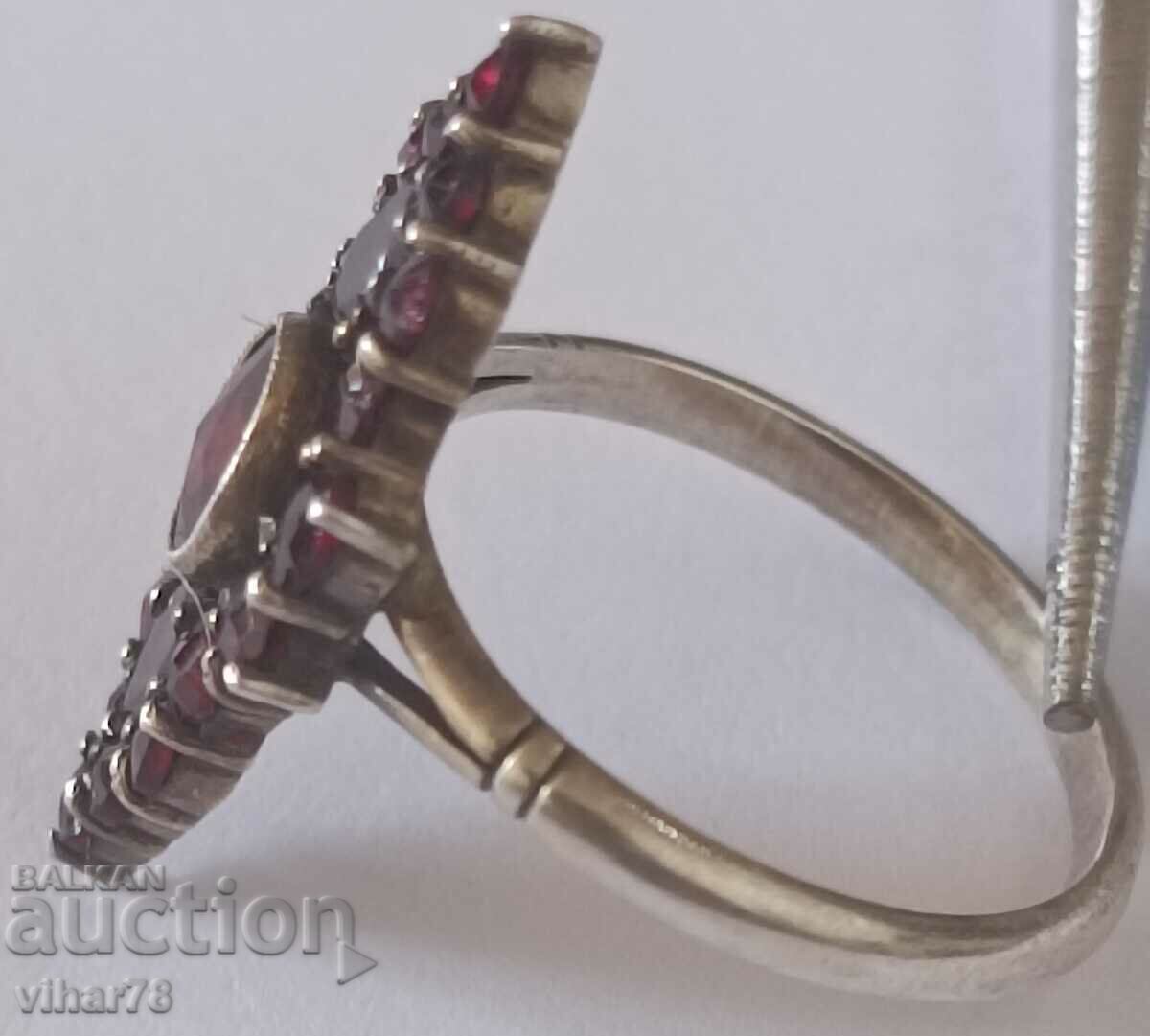 Delivery of OLD WOMEN'S SILVER GARNET RING Delivery of OLD WOMEN'S SILVER GARNET RING