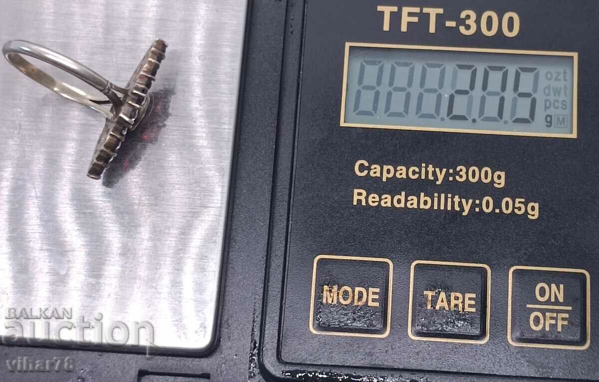 OLD WOMEN'S SILVER GARNET RING - 6 OLD WOMEN'S SILVER GARNET RING - 6