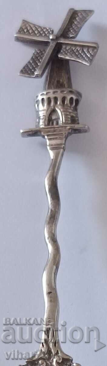 Auction  Silver spoon-blades of the mill spin