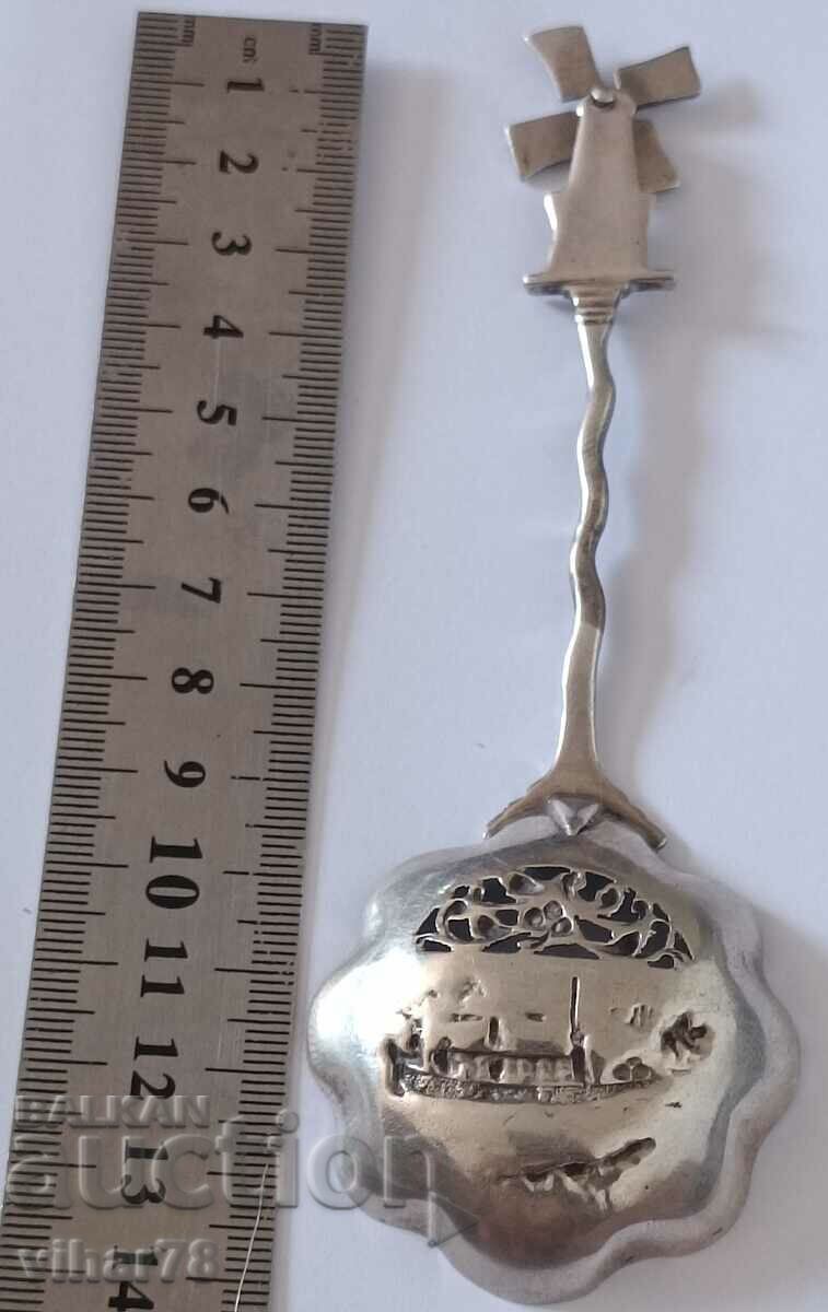 Delivery of Silver spoon-blades of the mill spin