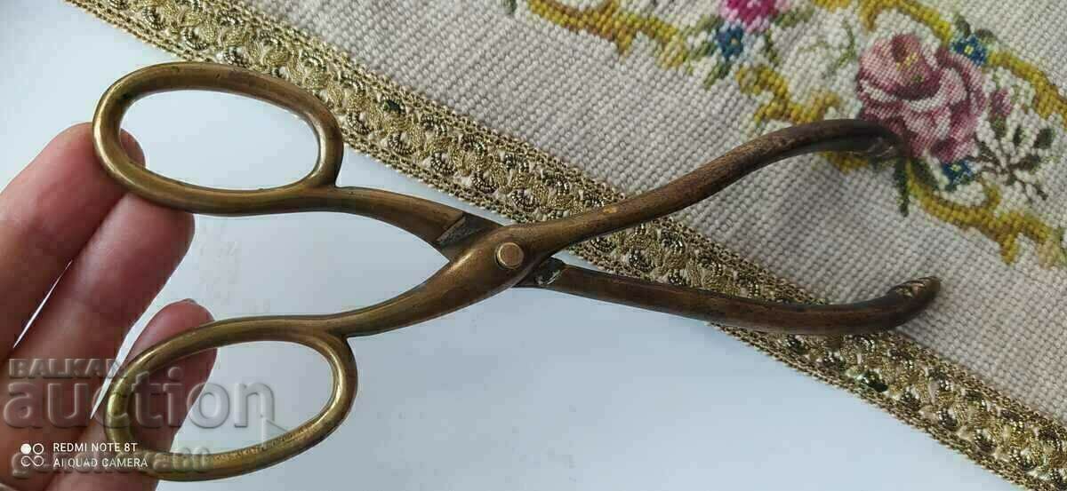 Auction A rare Victorian brass scissor clip Auction A rare Victorian brass scissor clip