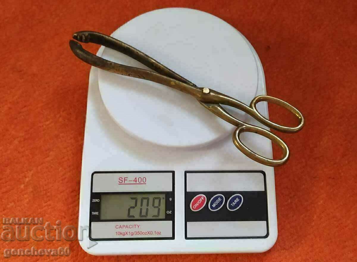 Delivery of A rare Victorian brass scissor clip