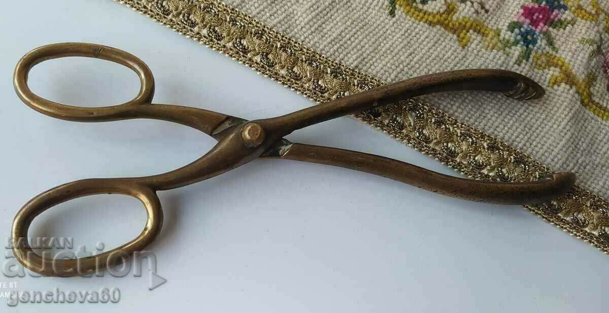 A rare Victorian brass scissor clip