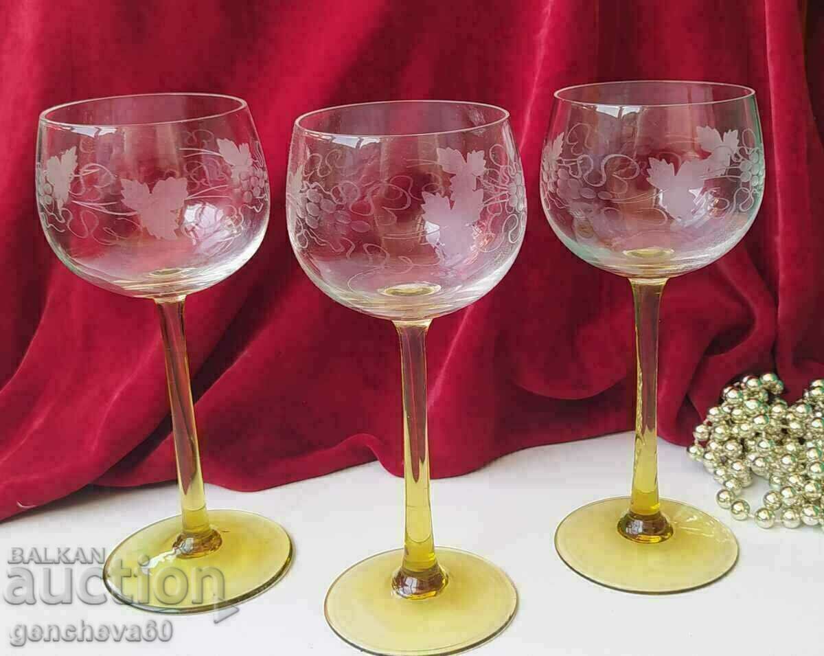 Pahare de vin din cristal de Boemia - frumos gravate