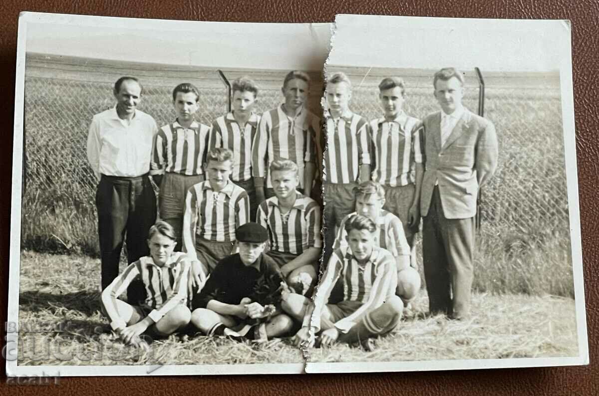 Football team of the 40s with price 9.99 BGN | € 5.11 Football team of the 40s with price 9.99 BGN | € 5.11