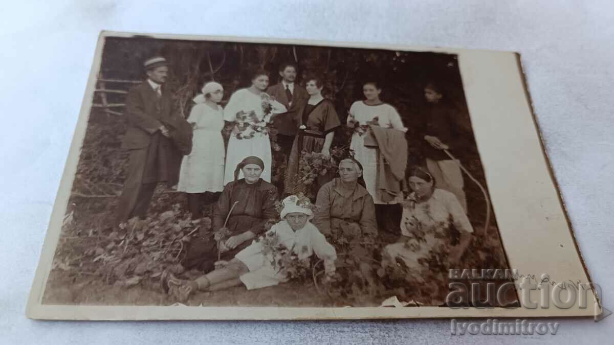 Снимка Долна баня Мъже жени и деца 1922