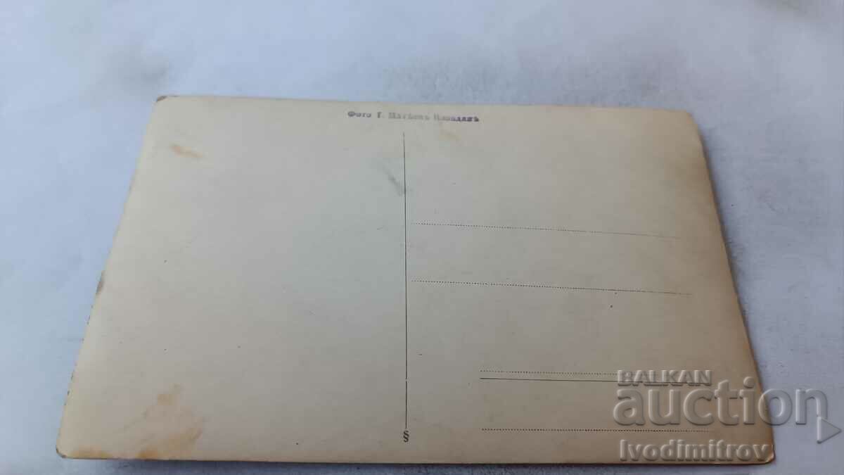 Φωτογραφία Νέοι άνδρες και γυναίκες στο πάρκο με τιμή 1.65 BGN | € 0.84 Φωτογραφία Νέοι άνδρες και γυναίκες στο πάρκο με τιμή 1.65 BGN | € 0.84