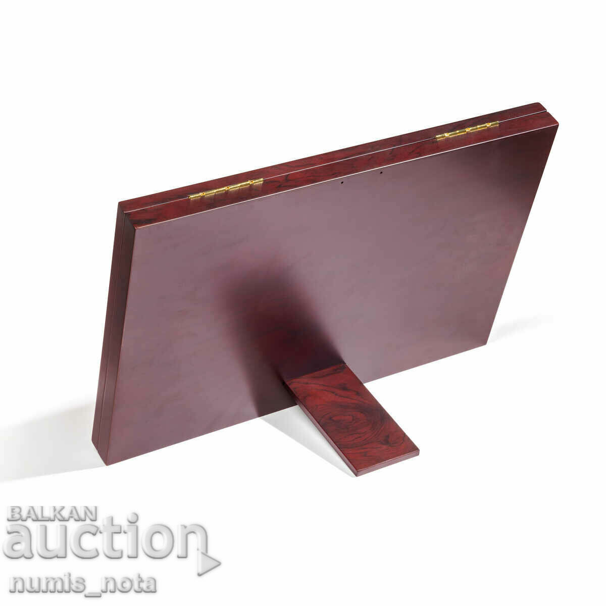 Showcase for HONOR orders and medals at the Leuchtturm with price 135.00 BGN | € 69.02