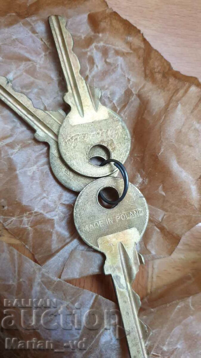 Delivery of Old Polish Neck Secret