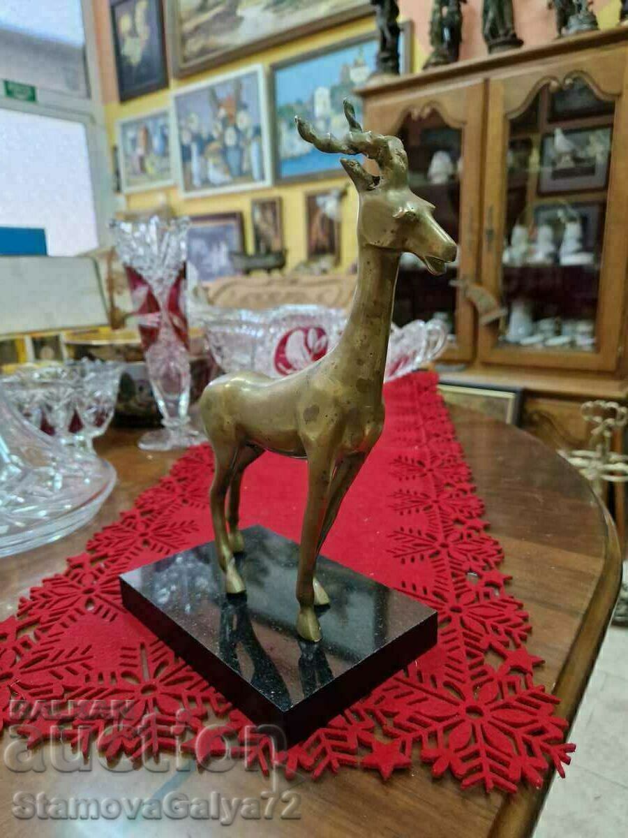 O mare statuetă antică din bronz francez cu preț € 65.96 | 129.01 BGN