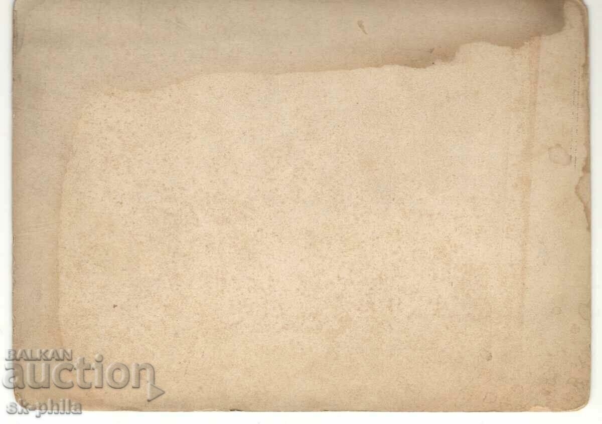 Old photo on cardboard - Photo in the yard with price 3.00 BGN | € 1.53 Old photo on cardboard - Photo in the yard with price 3.00 BGN | € 1.53