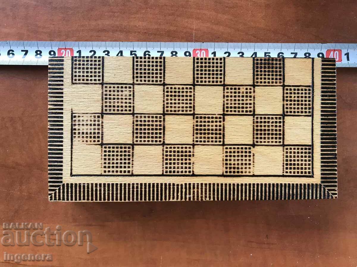 ȘAH TABLĂ DE ȘAH DIN LEMN CU SET PIESE PLASTIC NOU cu preț 18.00 BGN | € 9.20