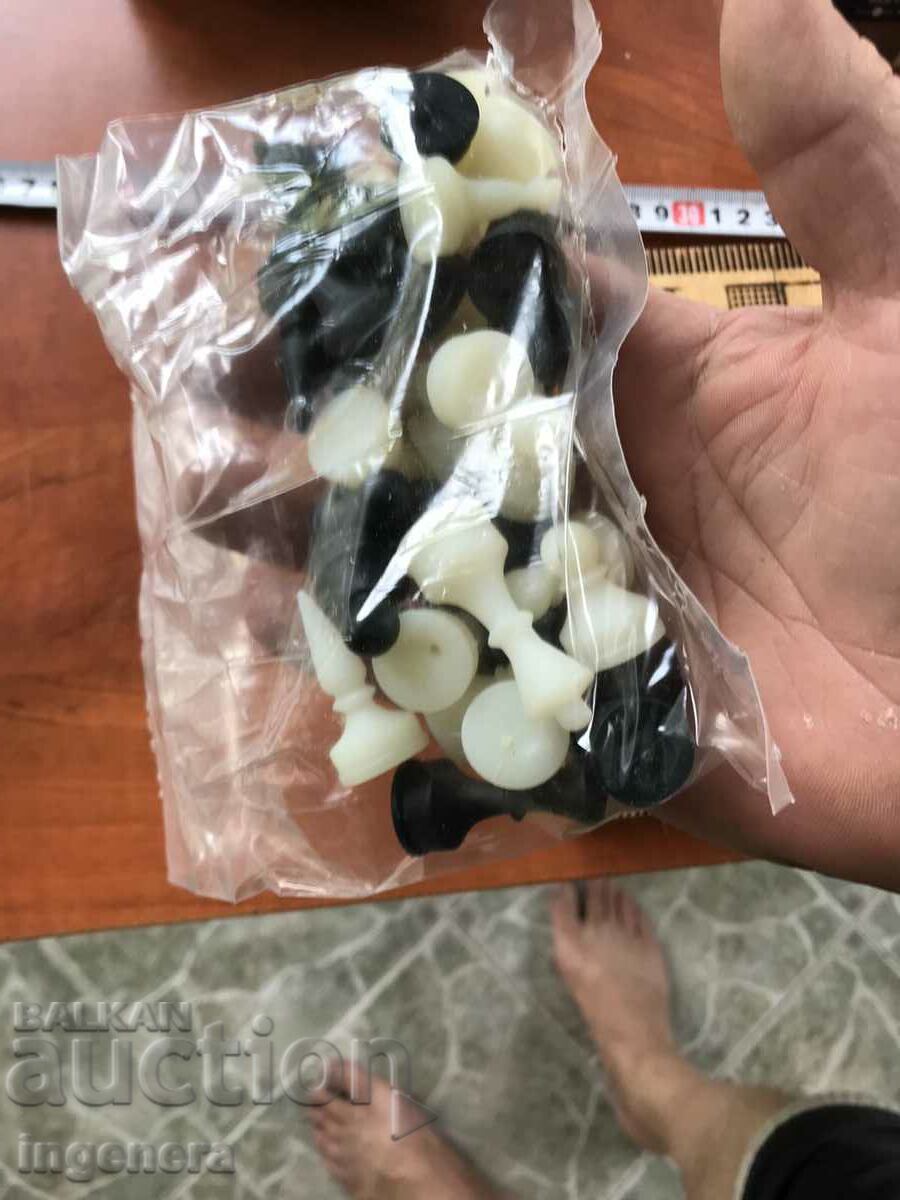 Licitație ȘAH TABLĂ DE ȘAH DIN LEMN CU SET PIESE PLASTIC NOU